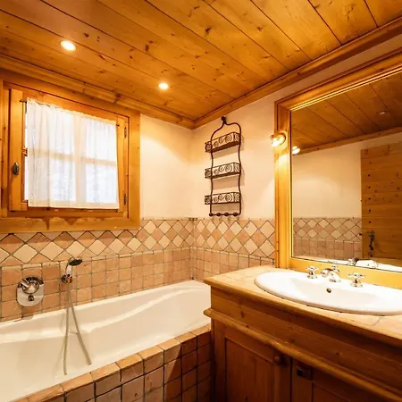 Chalet Le K2 1850, Plein Centre De 1850 Et Aux Pieds Des Pistes De Skis Chalet *